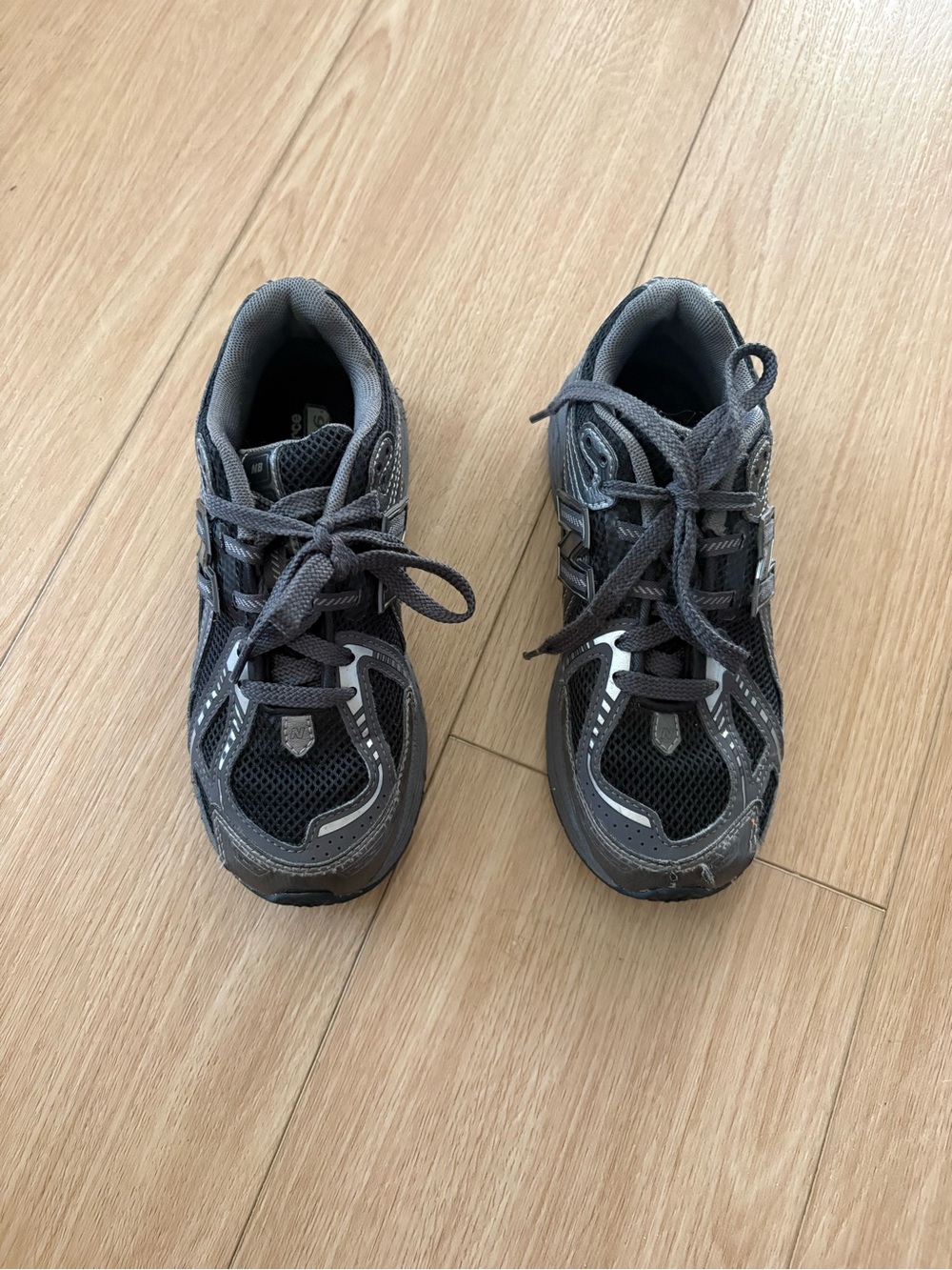 Kids New Balance Gray/Black Athletic Sneakers - Unbranded